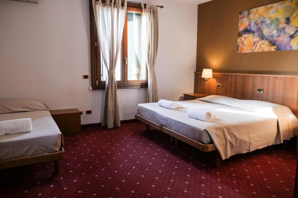 Villanova Hotel room 1