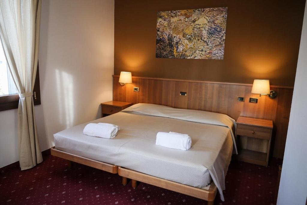 Villanova Hotel room 3