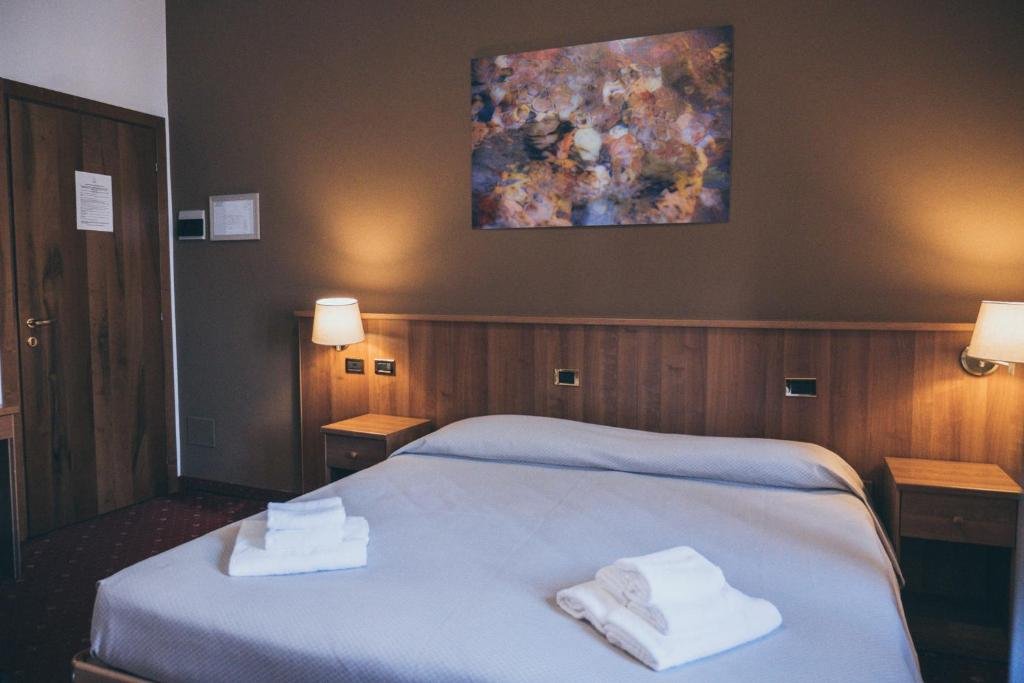 Villanova Hotel room 4
